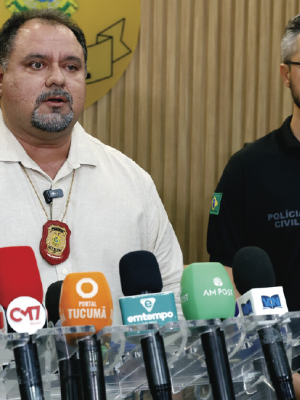 A Polícia Civil do Amazonas (PC-AM) apresentou, nesta terça-feira (30), o resultado da Operação Festlendas 2025, que culminou na prisão de cinco pessoas suspeitas de envolvimento com o tráfico de drogas no município de Novo Aripuanã, distante 227 quilômetros de Manaus. A ação também cumpriu 12 mandados de busca e apreensão, com apoio do Departamento de Polícia do Interior (DPI) e da Delegacia Fluvial (Deflu).